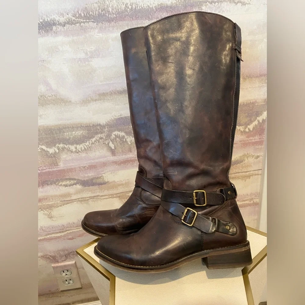 Hinge Devin Buckle Detail Riding Boots 9.5 Brown Equestrian Classic Preppy Moto